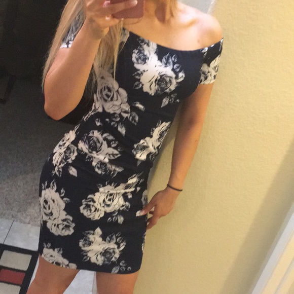Dresses & Skirts - Dress